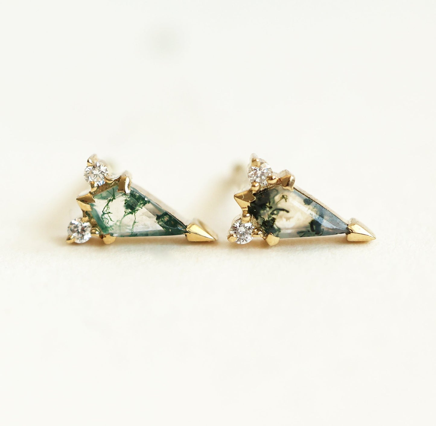 Minđuše od kite Moss Agate sa bočnim belim dijamantima