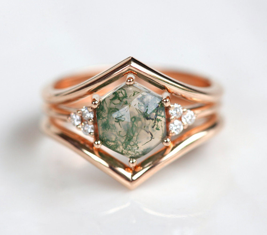 Šestougaoni Moss Agate, prsten od ružičastog zlata sa bočnim okruglim belim dijamantima