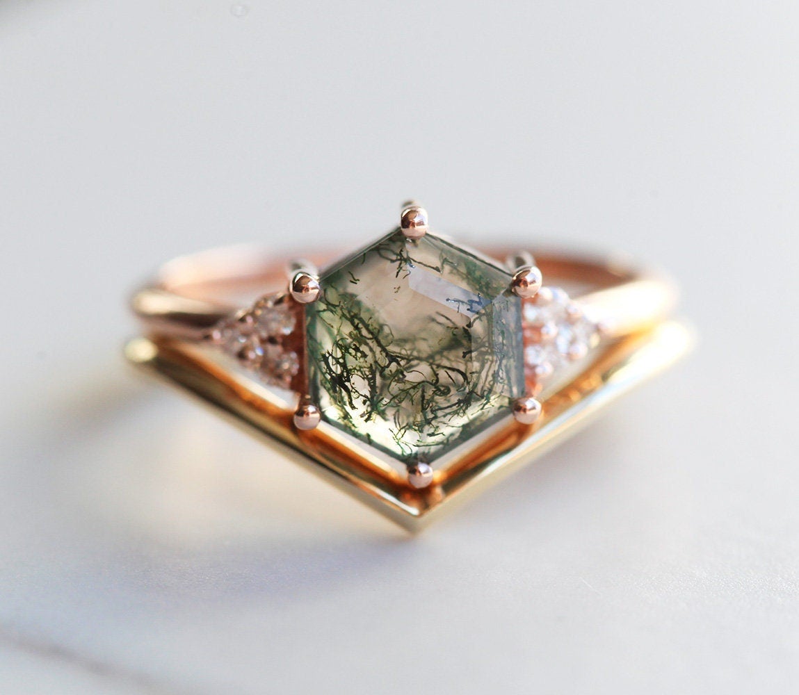 Set prstena sa šestougaonim Moss Agate sa bočnim okruglim belim dijamantima