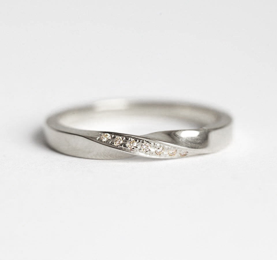 Cluster Vhite Diamond Vedding Ring sa upletenom trakom