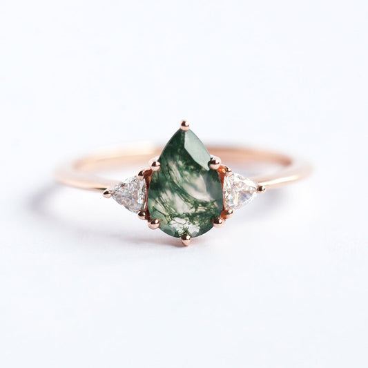 Prsten sa Moss Agate od zelene kruške sa okruglim belim dijamantima