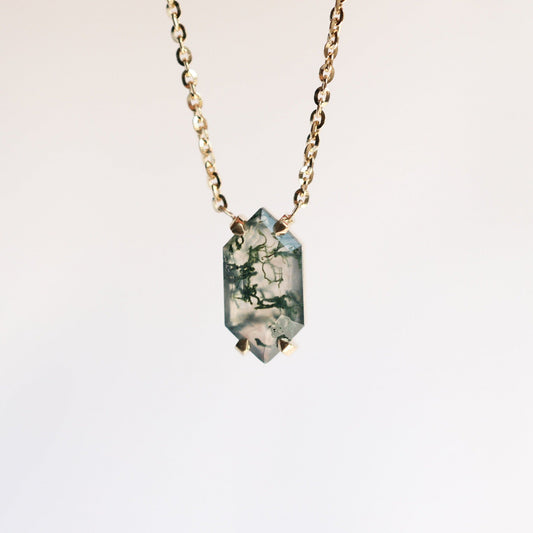 Zlatni lančić sa šestougaonim Moss Agate od Moss Agate