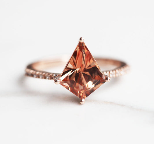 VERENIČKI PRSTEN LENNOKS KITE-CUT OREGON SUNSTONE-Capucinne