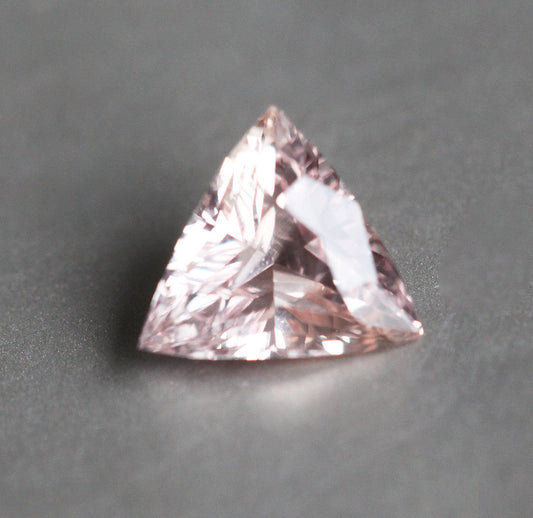 Labavi trougao breskve roze safir