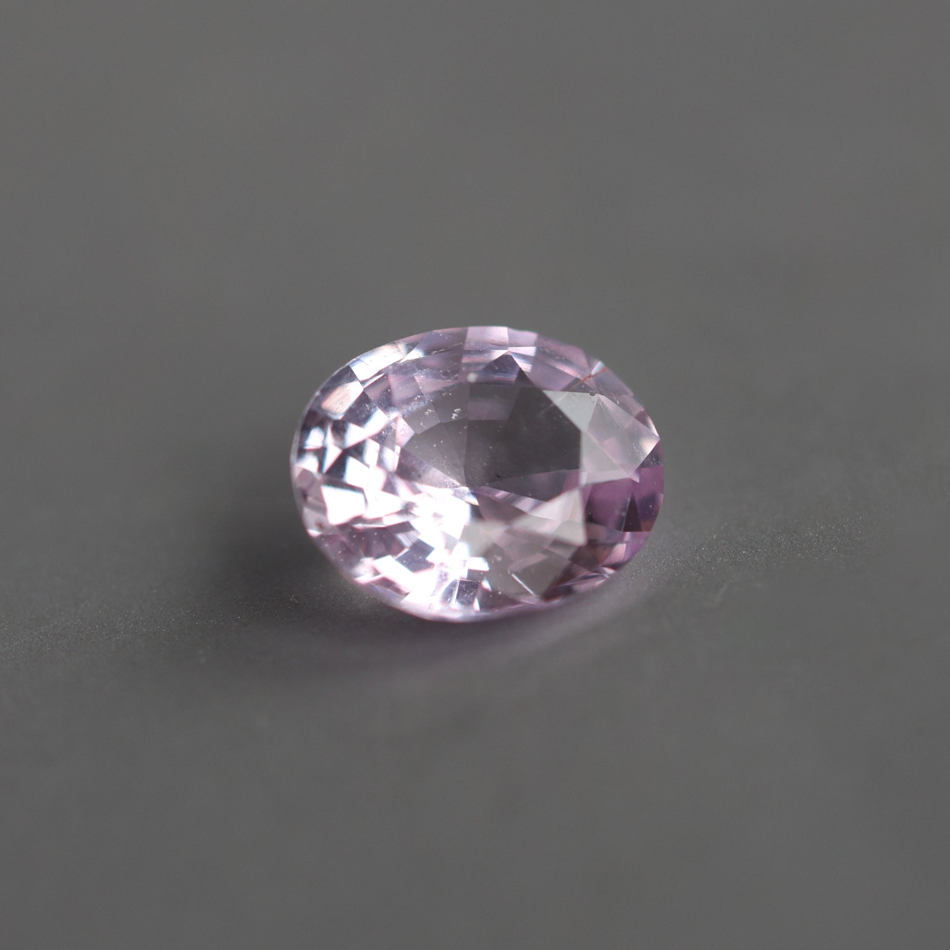 Loose roze safir ovalnog oblika