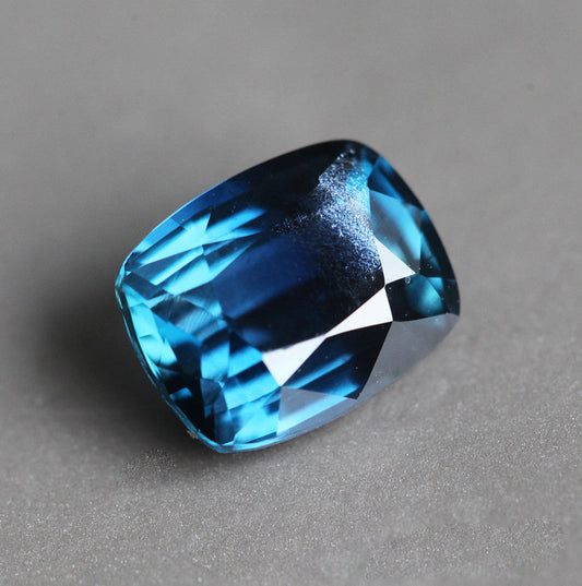 Slobodni tamnoplavi safir