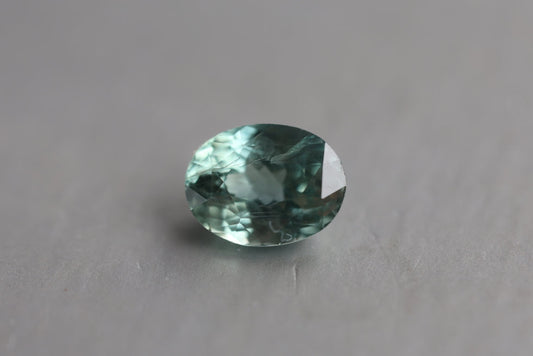 Labavi menta zeleni safir ovalnog oblika