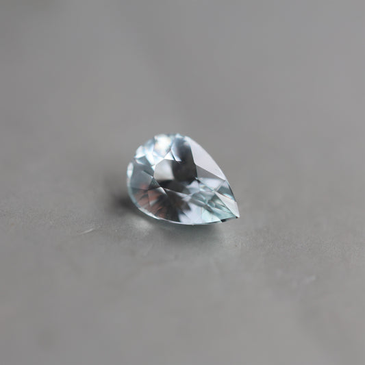Loose kruškoliki menta zeleni safir