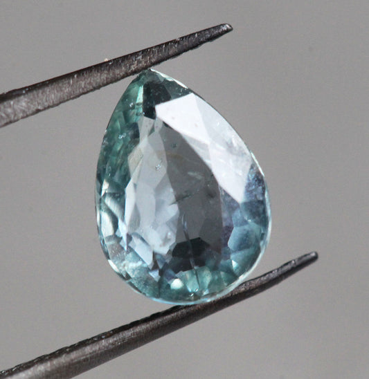 Loose kruškoliki menta zeleni safir