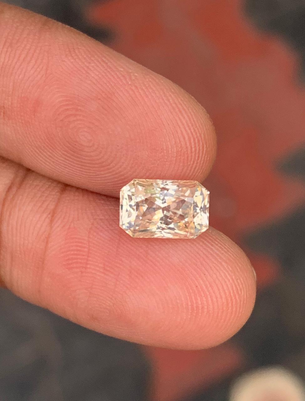 Labavi roze safir breskve u obliku osmougla
