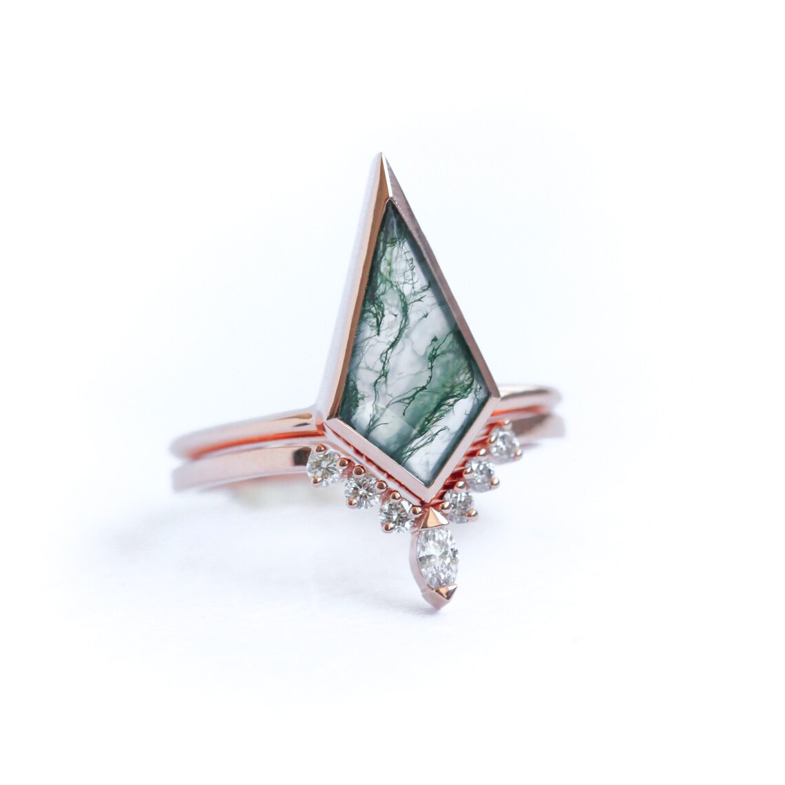Kite Moss Agate, prsten od ružičastog zlata sa bočnim markiznim rezom, okrugli beli dijamanti