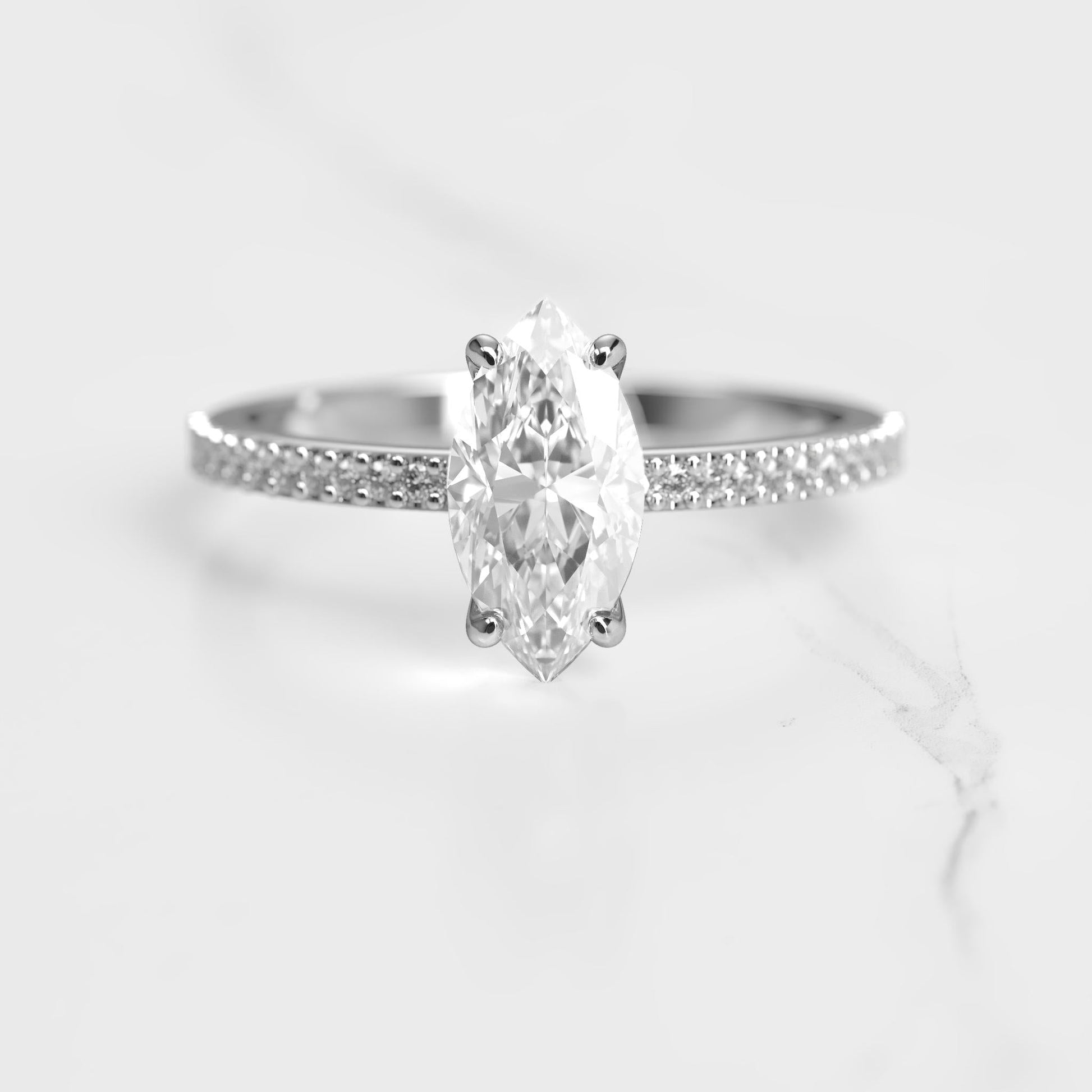 Dijamantski prsten marke Markuise half pave Solitaire