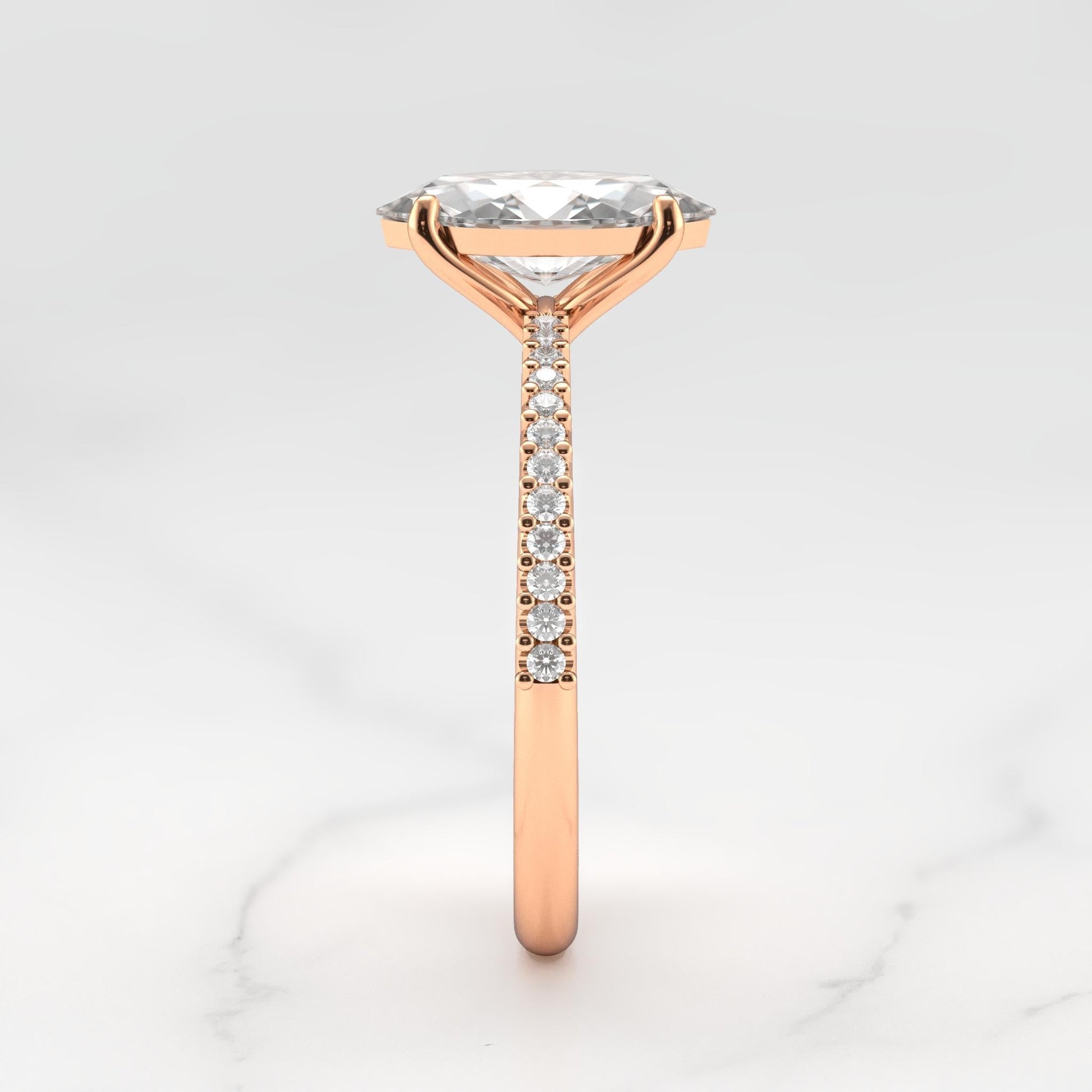 Markuise Half Pave Tapered Diamond Solitaire Prsten