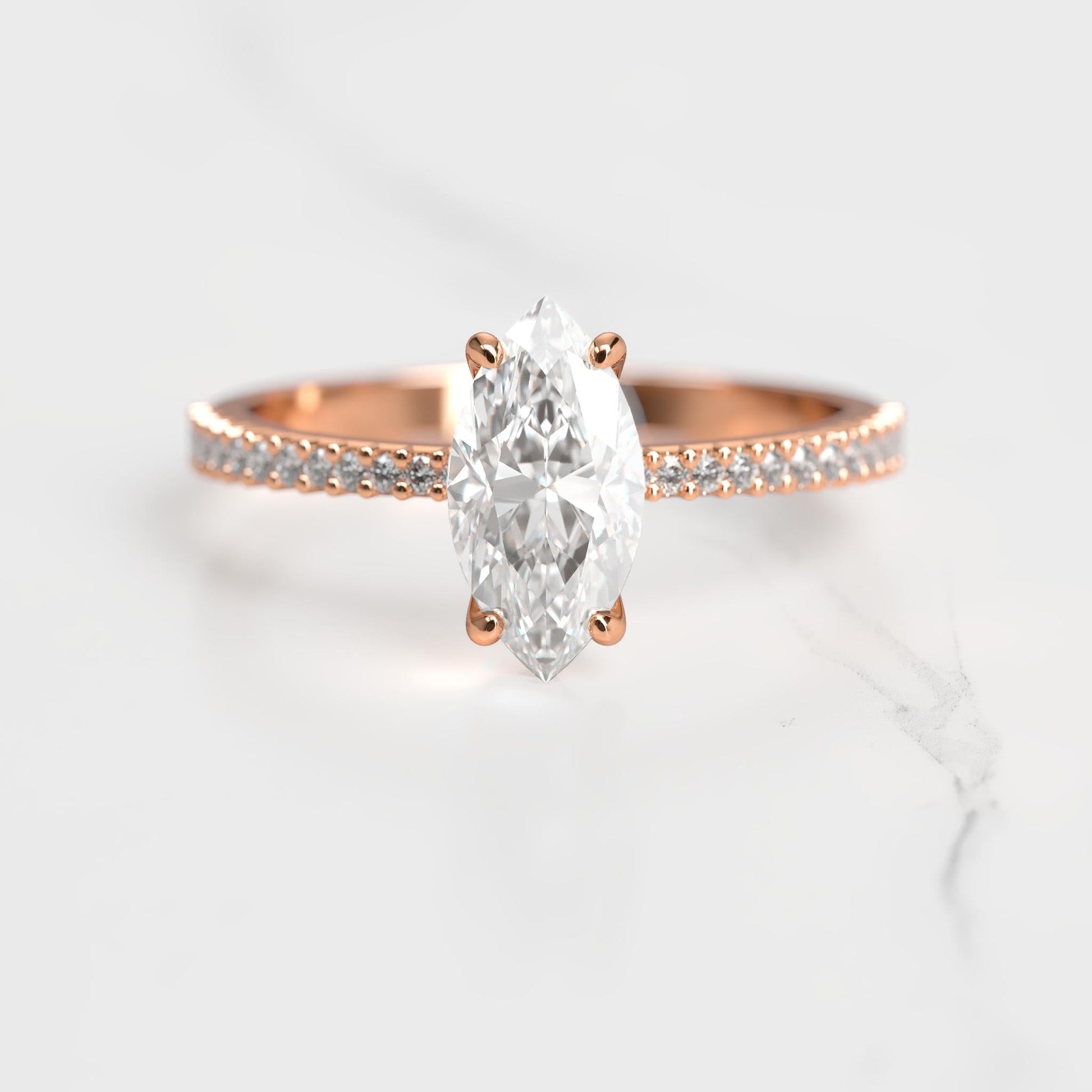 Markuise Half Pave Tapered Diamond Solitaire Prsten