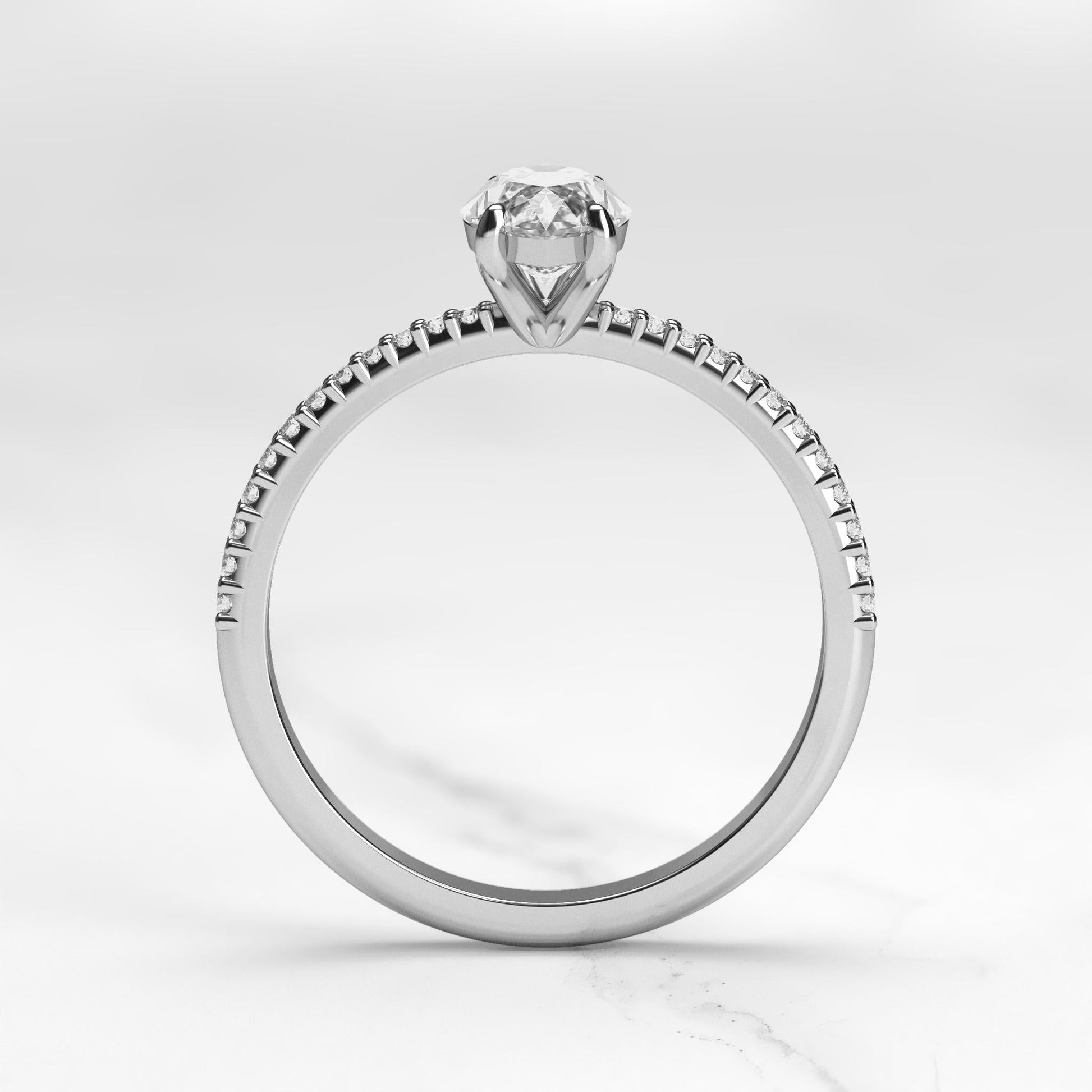 Markuise Half Pave Tapered Diamond Solitaire Prsten