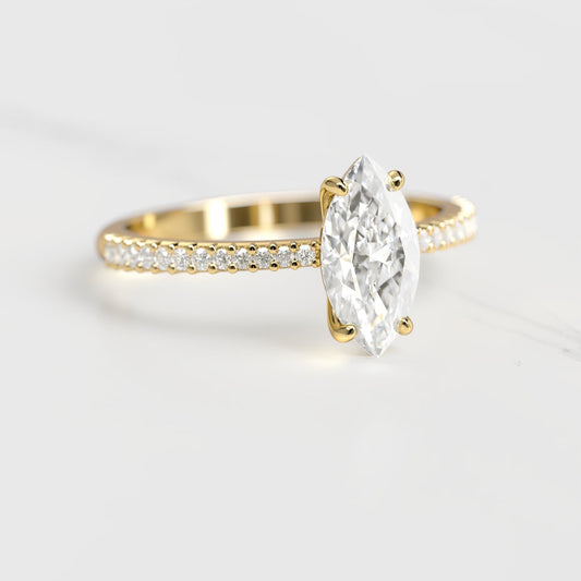 Markuise Half Pave Tapered Diamond Solitaire Prsten