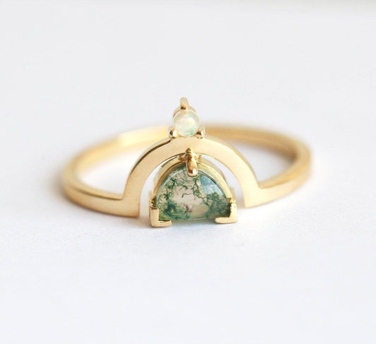 Half Moon Moss ahat prsten sa jednim australijskim kamenom opal na vrhu