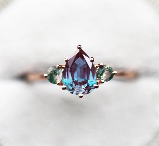 Aleksandritski prsten od tile kruške sa 2 bočna okrugla kamena Moss Agate