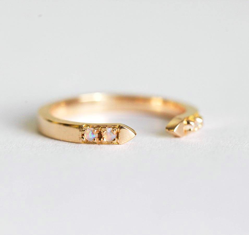 Okrugli Australian Opal Rose Gold Open Band