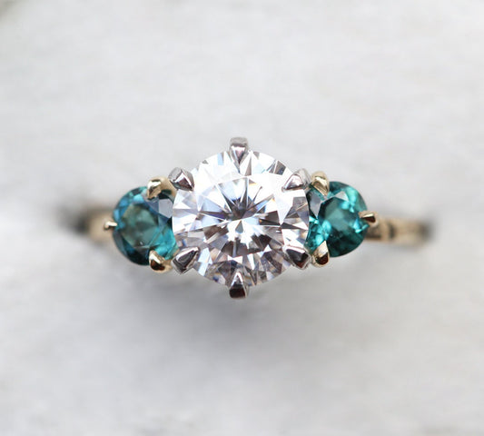 Paloma Moissanite Tri kamena Prsten-Capucinne