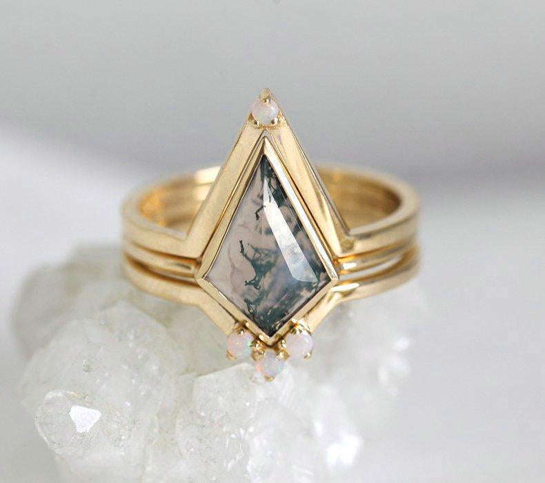 Set prstena Kite Moss Agate sa bočnim kamenjem od australijskih opala