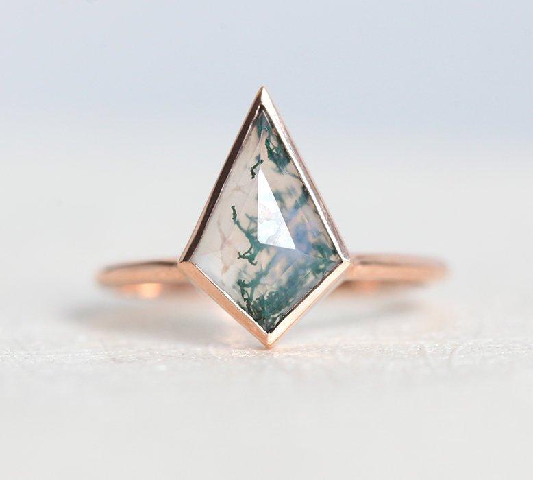 Set prstena Kite Moss Agate sa bočnim kamenjem od australijskih opala