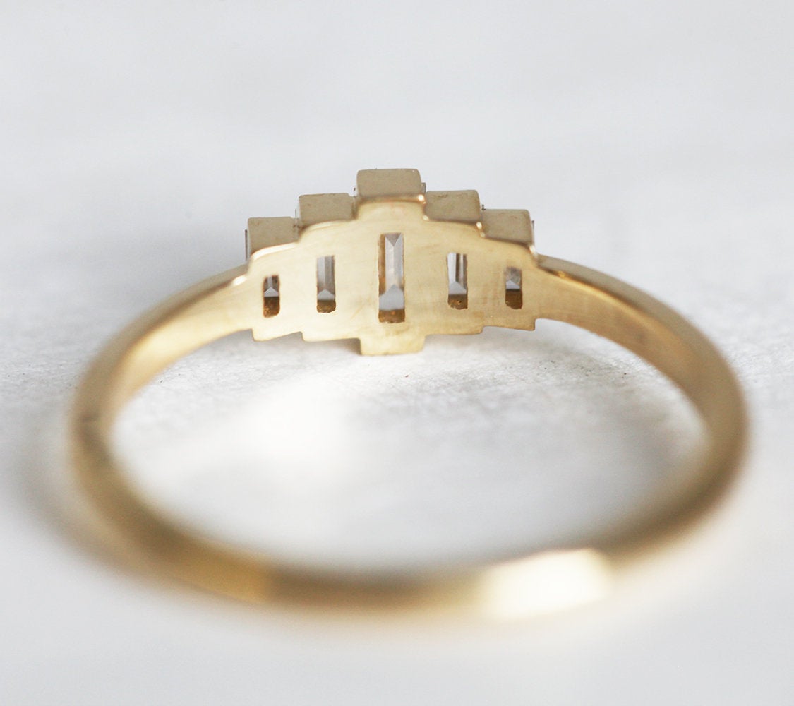 Art deco Baguette smaragdni prsten od 14k zlata sa smaragdima.