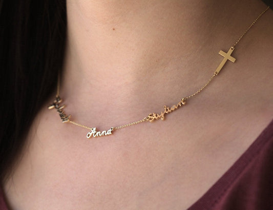 Zlatni lanac sa tri personalizovana imena i krstom