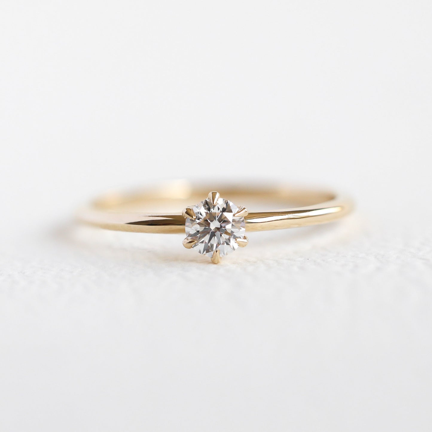 Prsten sa dijamantima Solitaire od 14k žutog zlata, 0,20 ct, okrugli briljantni rez.