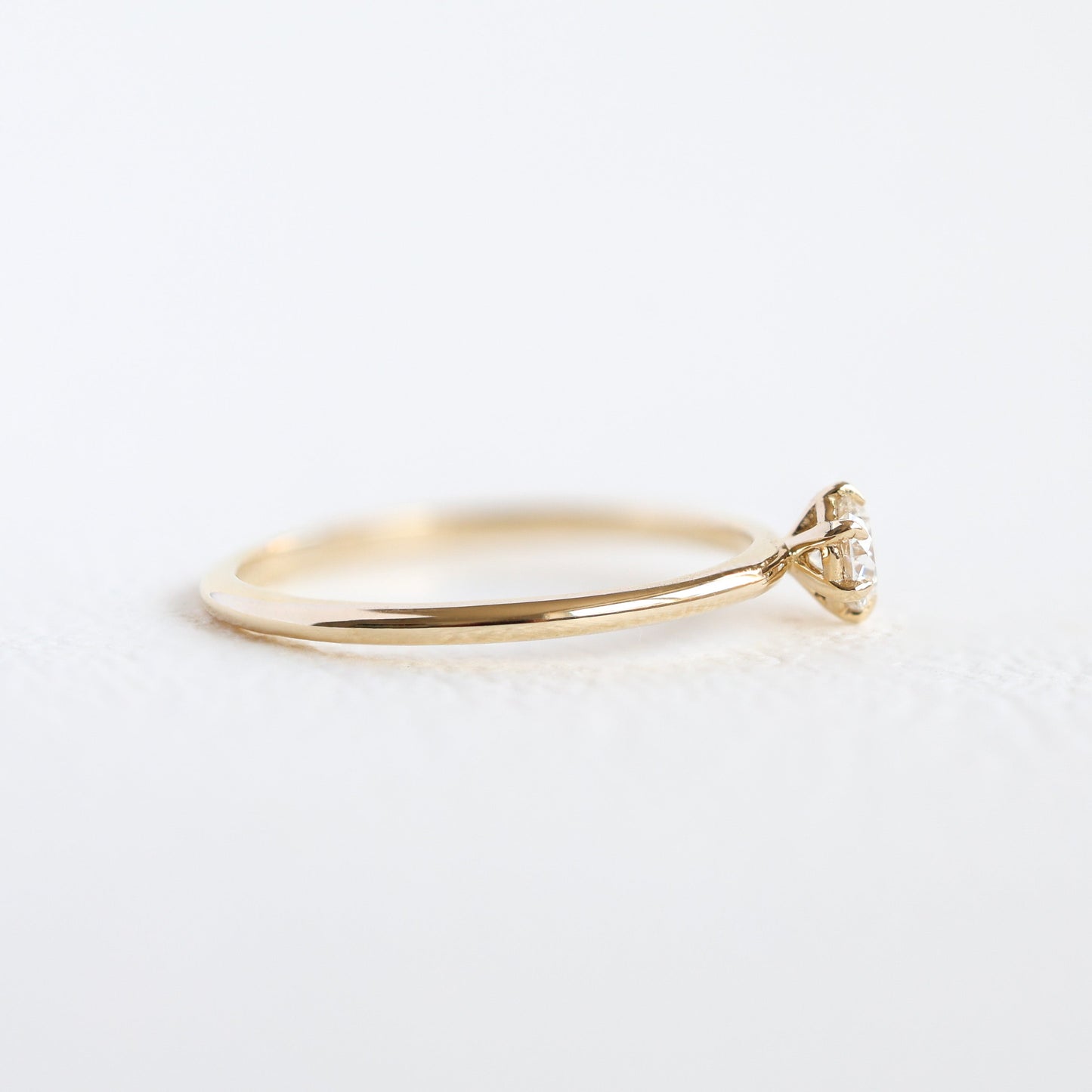 Prsten sa dijamantima Solitaire od 14k žutog zlata, 0,20 ct, briljantnog kroja.