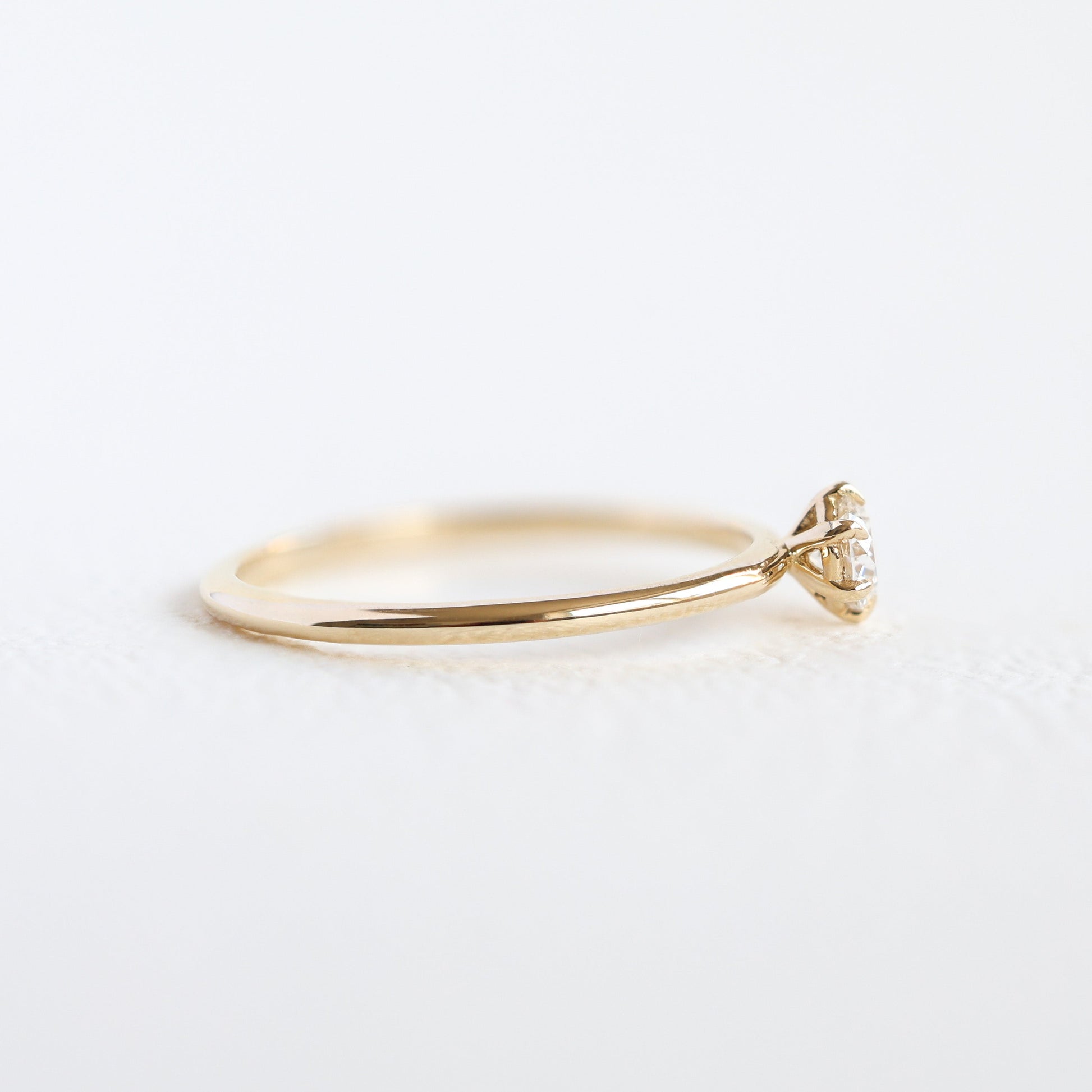 Prsten sa dijamantima Solitaire od 14k žutog zlata, 0,20 ct, briljantnog kroja.