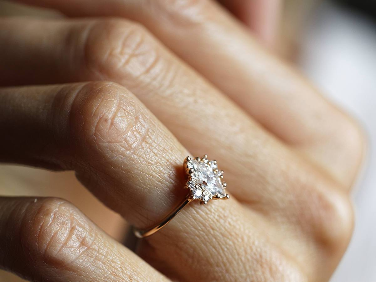 PRSTEN SA DIJAMANTIMA SOPHIA MARKUISE CUT 0.9 CARAT-Capucinne