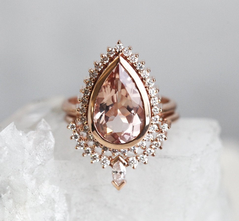 Prsten Pear Moss Agate sa bočnim malim belim dijamantima