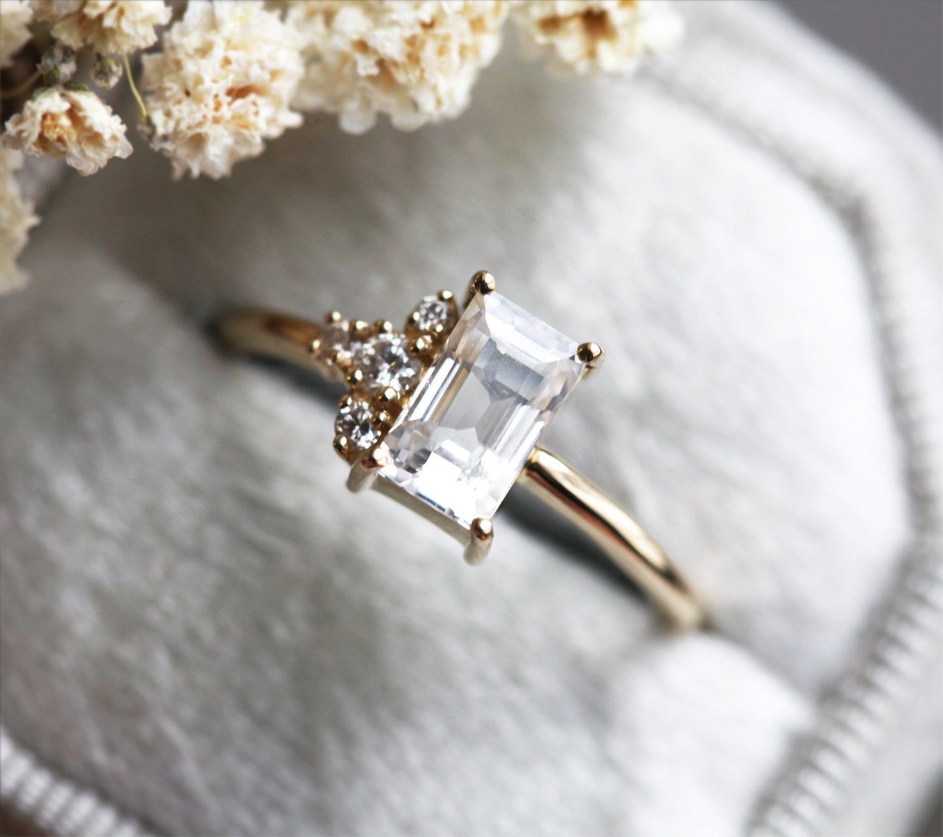 Theodore Vhite Sapphire Diamond Ring-Capucinne