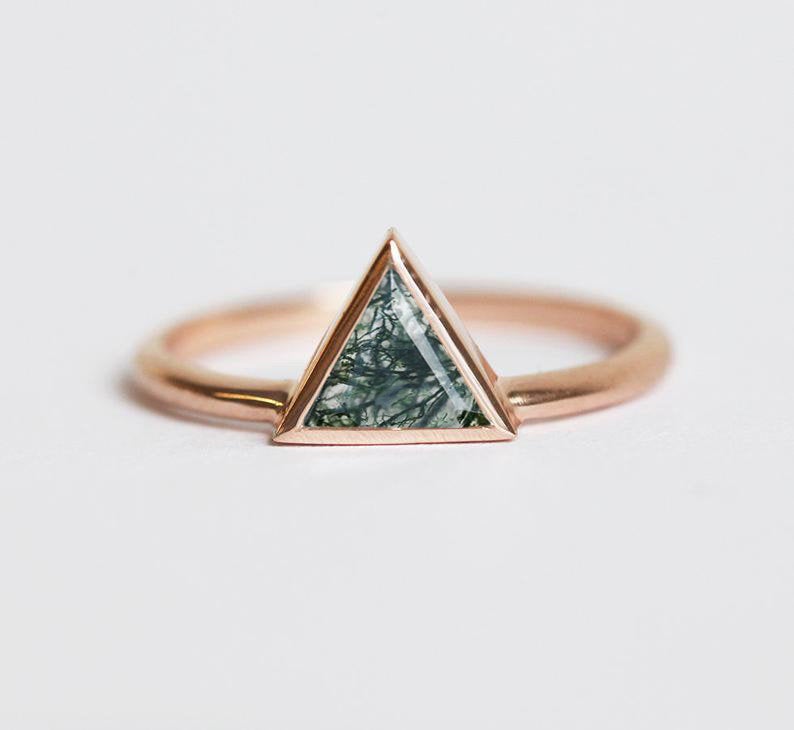 Triangle Moss Agate Rose Gold Prsten, traka u stilu Solitaire