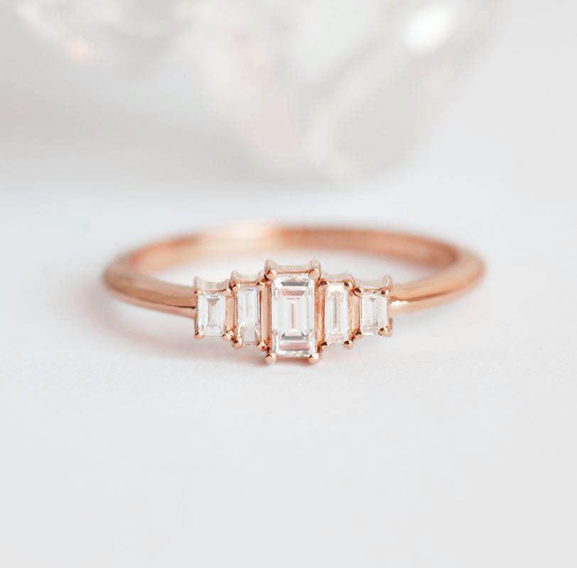 Art deco prsten sa belim dijamantom baguette cut-a