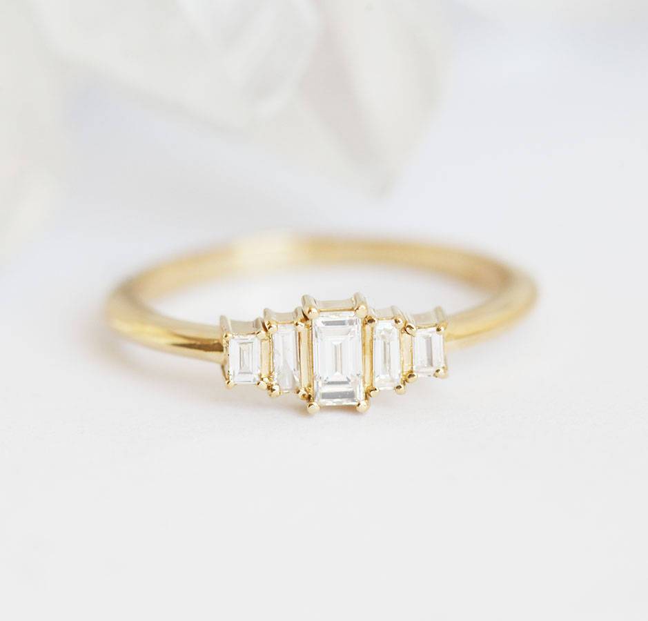 Art deco prsten sa belim dijamantom baguette cut-a