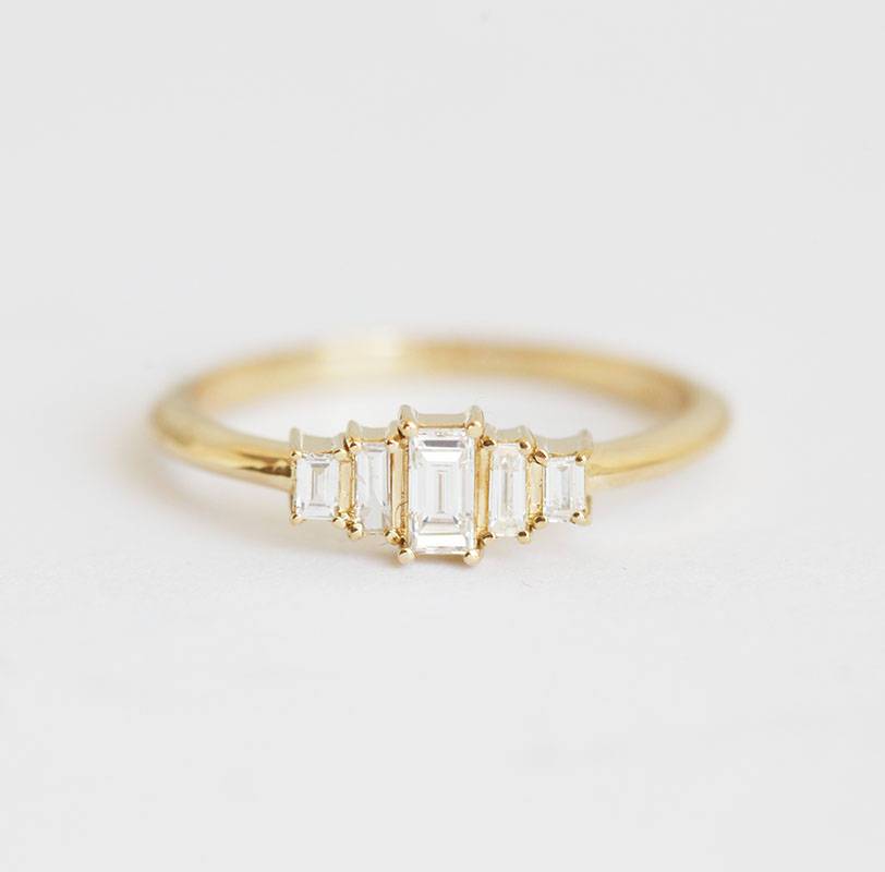Art deco prsten sa belim dijamantom baguette cut-a