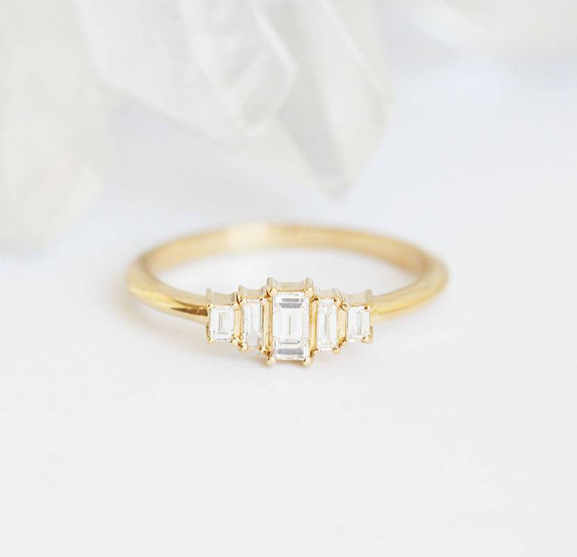Art deco prsten sa belim dijamantom baguette cut-a