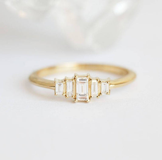 Art deco prsten sa belim dijamantom baguette cut-a