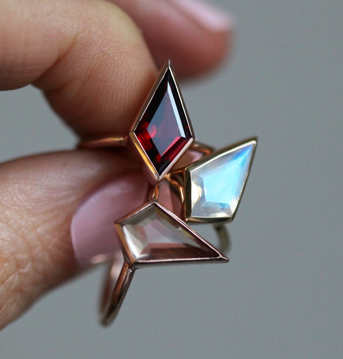 Kite Garnet Solitaire Prsten
