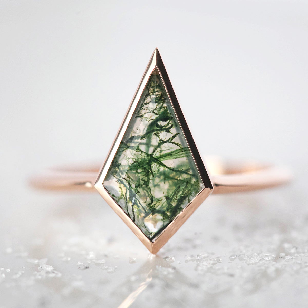 Prsten od kite Moss Agate, bend u stilu pasijansa