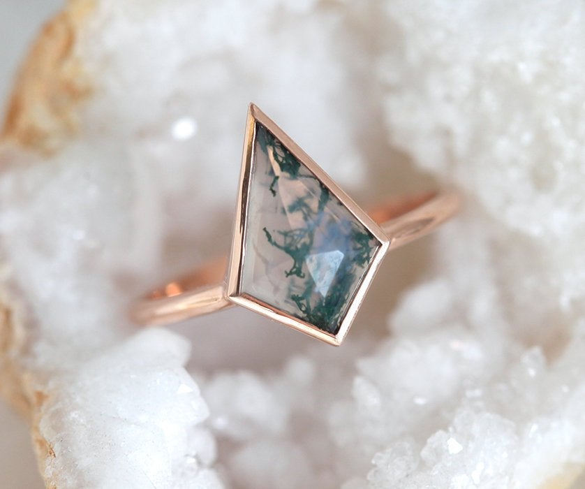 Prsten od kite Moss Agate, bend u stilu pasijansa