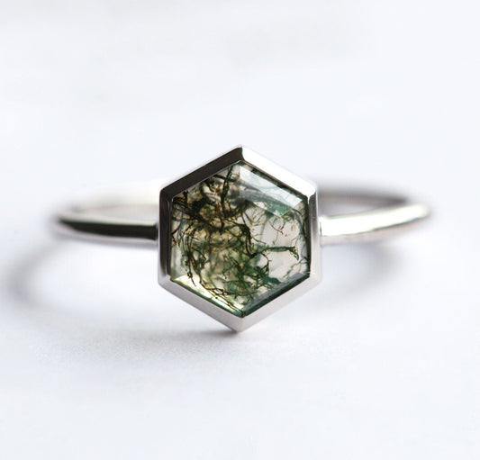Šestougaoni prsten sa Moss Agate, traka u stilu pasijansa