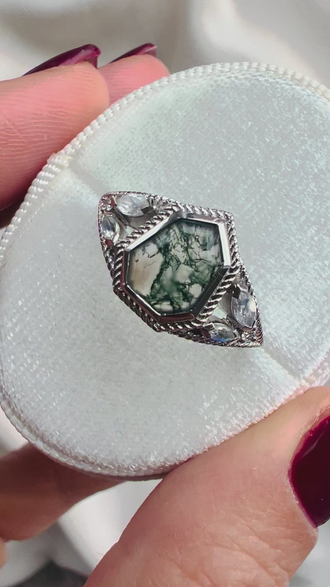 Verenički prsten od Moss Agate sa mesečevim kamenjem - Capucinne