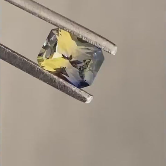 Labav video sa plavim i žutim safirom u obliku osmougla