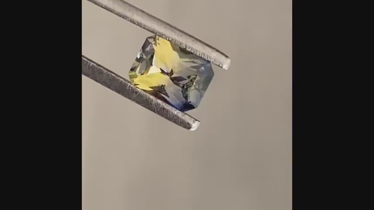 Labav video sa plavim i žutim safirom u obliku osmougla